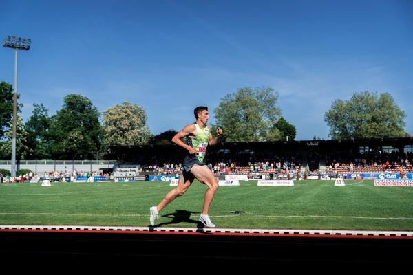 Simon Ehammer (SUI) ueber 1500m am 08.05.2022 beim Stadtwerke Ratingen Mehrkampf-Meeting 2022 in Ratingen